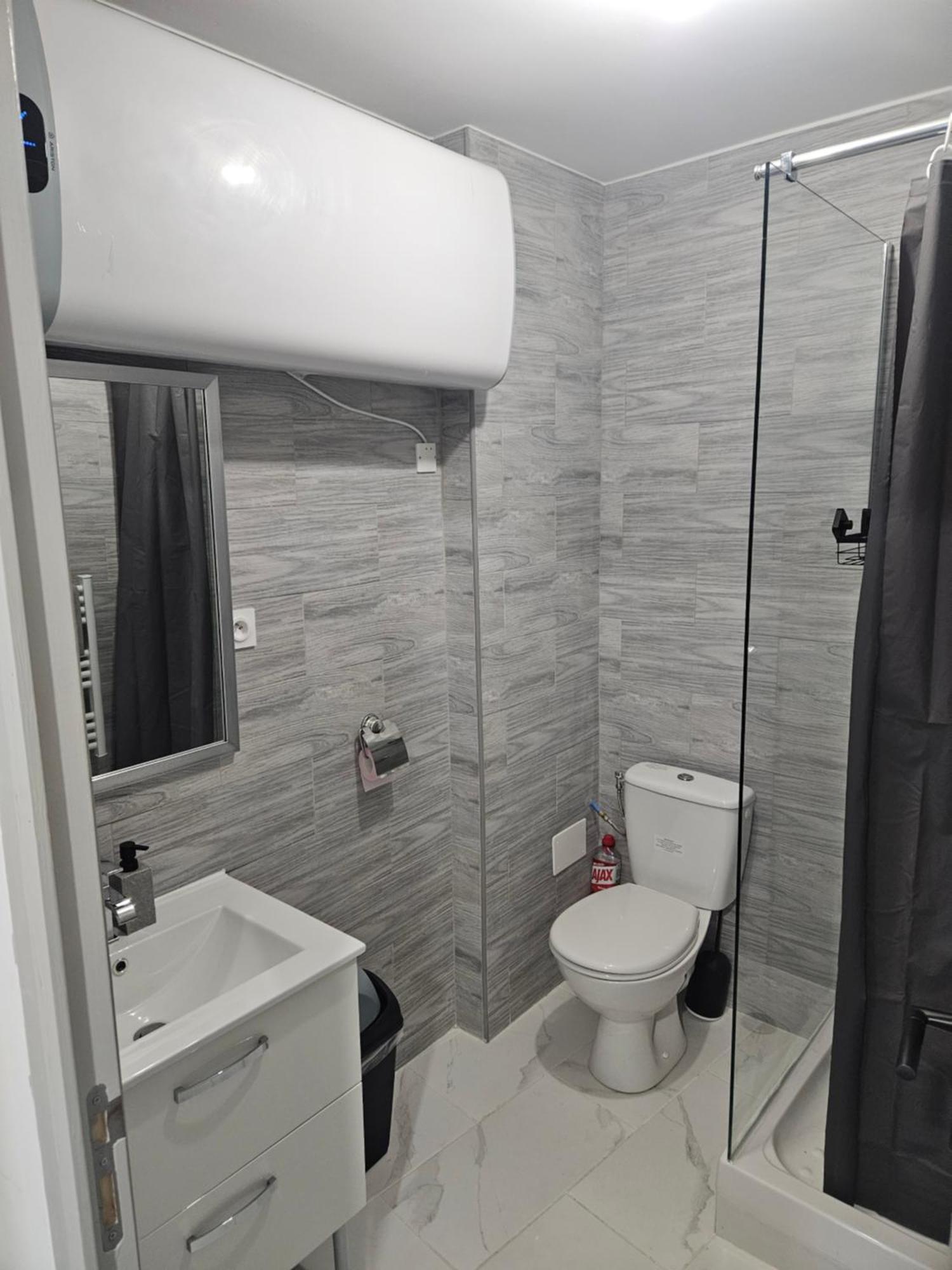 Appartement T2 Moderne, Calme Et Entierement Renove. à Béziers Extérieur photo
